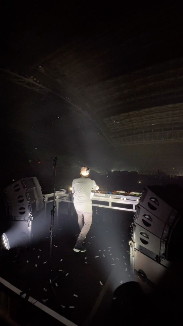 Martin Garrixは、KŌSOKUを全く新しい世界に連れていってくれました！ 彼のビートは観客を魅力しファンの心を鷲掴みにした。🛸
@martingarrix took KŌSOKU to a whole new level! His beats were a magnetic force that had the entire crowd pulsating as one. 🛸